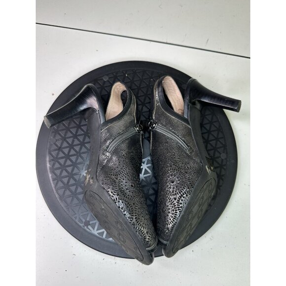 Nurture Black Gray Leather Open Toe Sandal Laser cut Sz 8.5 M - Picture 6 of 7